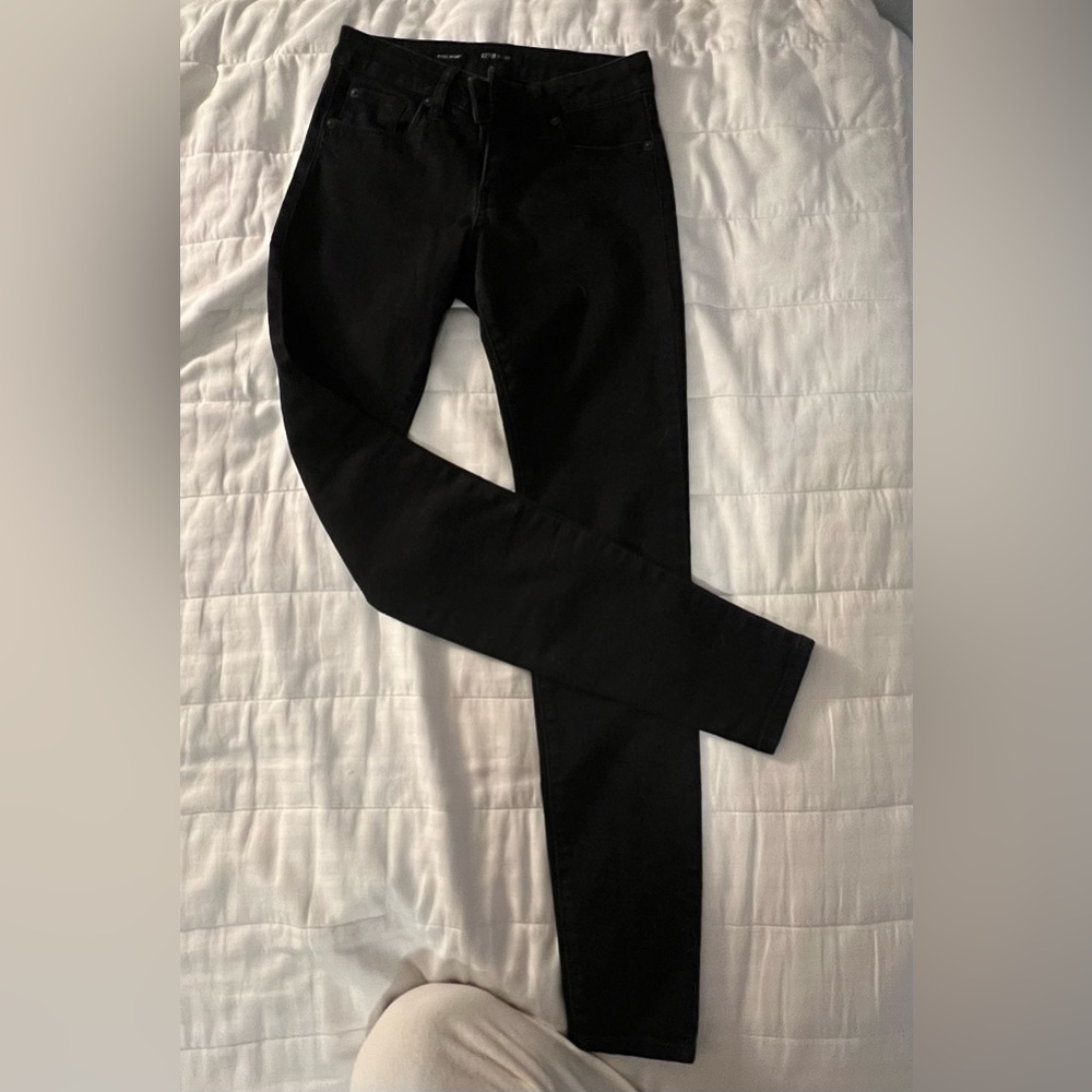 STS BLUE: BLACK SKINNY JEANS